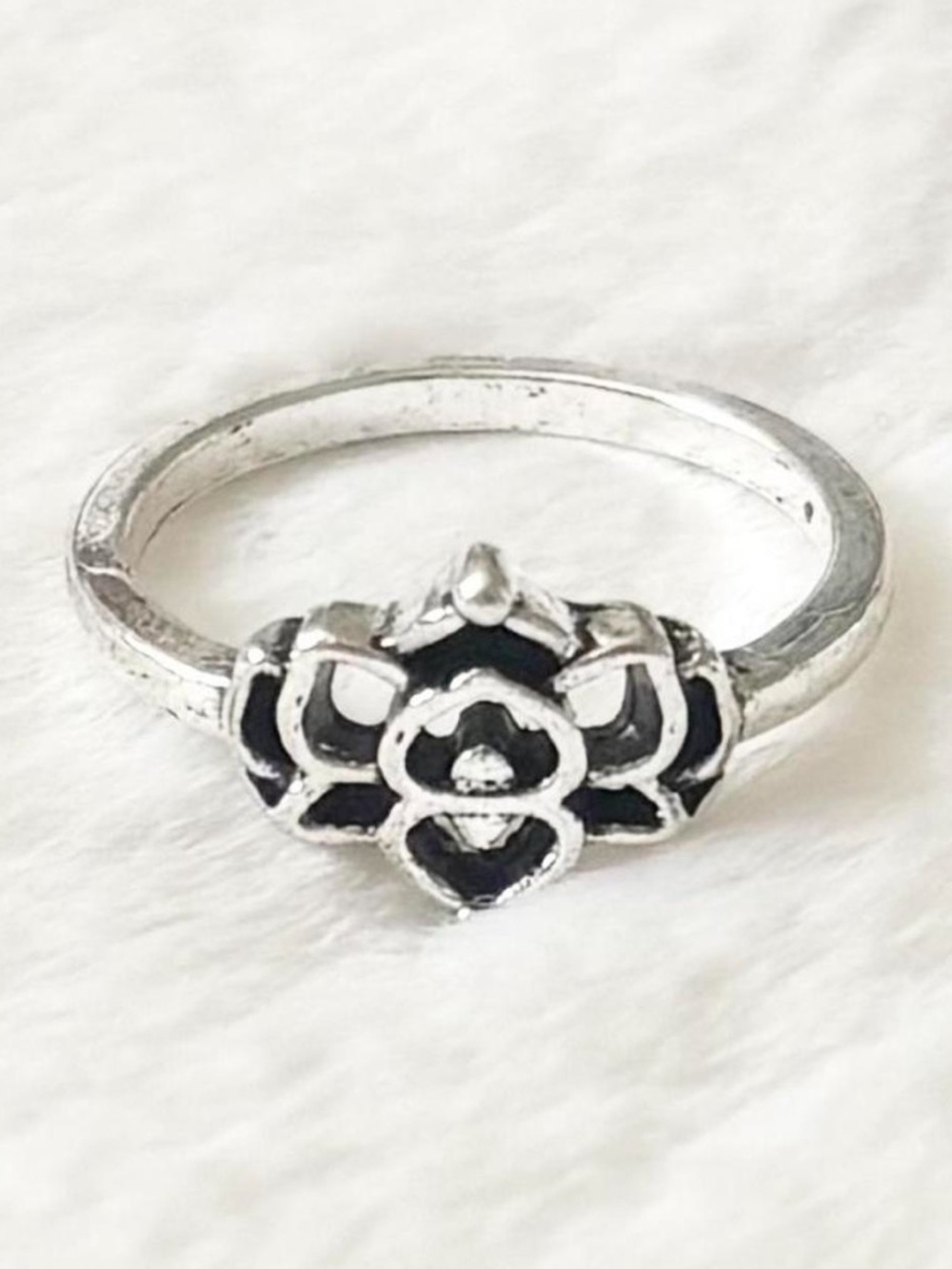 5/$8 🩷 MUST BUNDLE Silver Lotus Flower Accent Ring - Black and Silver